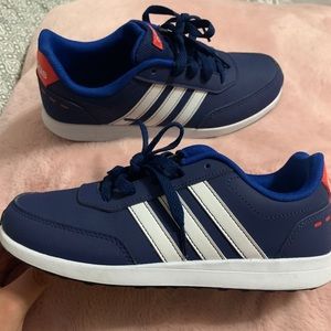 Boys Adidas Blue sz 5